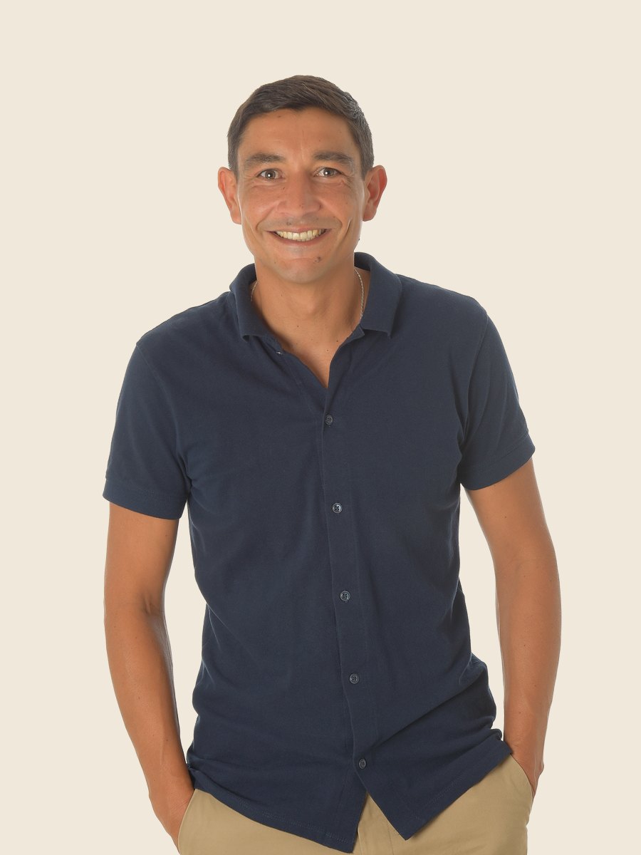 Nicolas Lefèvre, coach relationnel et fondateur du cabinet SENSIUM, qui accompagne en visio partout en France et, sur rendez-vous, en présentiel à Paris